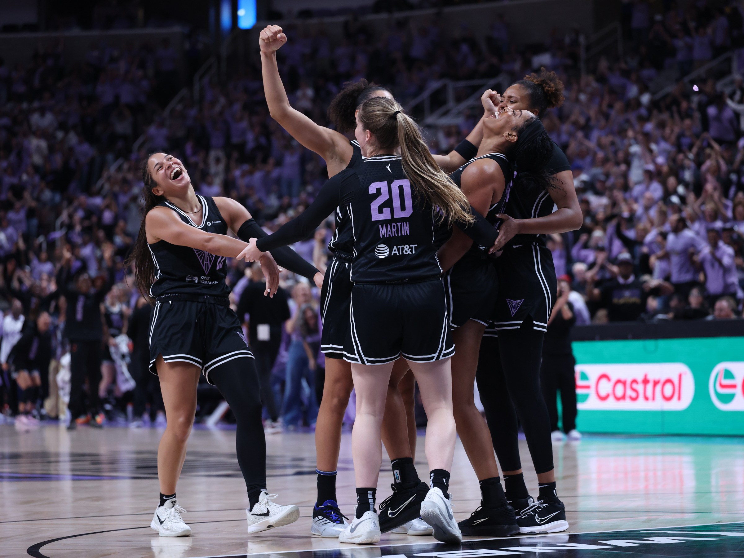 Veronica Burton and her Golden State teammates.