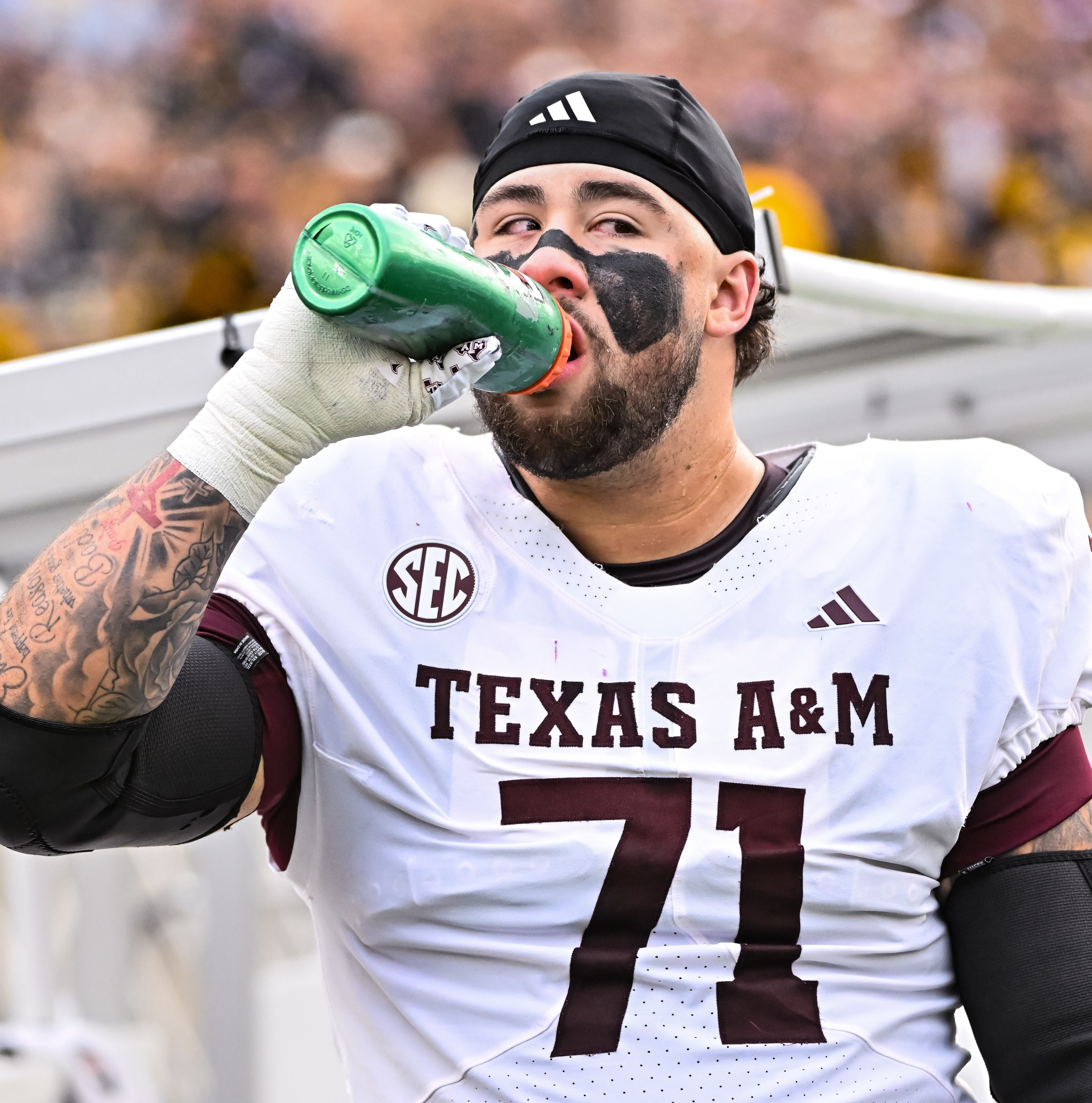 Sunday Dawg Chow (3/22): Mock drafts, salaries, and whiny former WRs