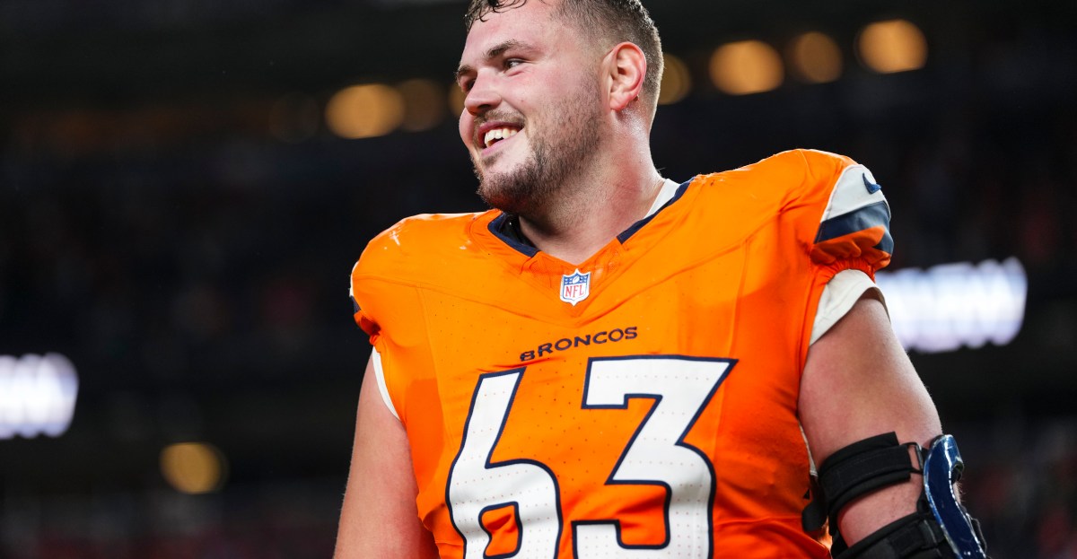 Broncos announce that they have re-signed OL Alex Palczewski to a two-year deal