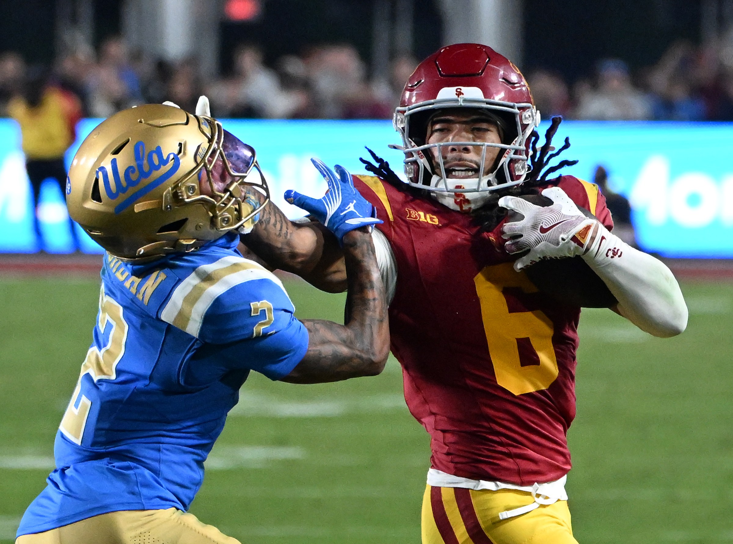 LOS ANGELES, CA - NOVEMBER 29: USC Trojans wide receiver Makai Lemon (6) running on a reverse during a college football game against the UCLA Bruins played on November 29, 2025 at the Los Angeles Memorial Coliseum in Los Angeles, CA. (Photo by John Cordes/Icon Sportswire via Getty Images)