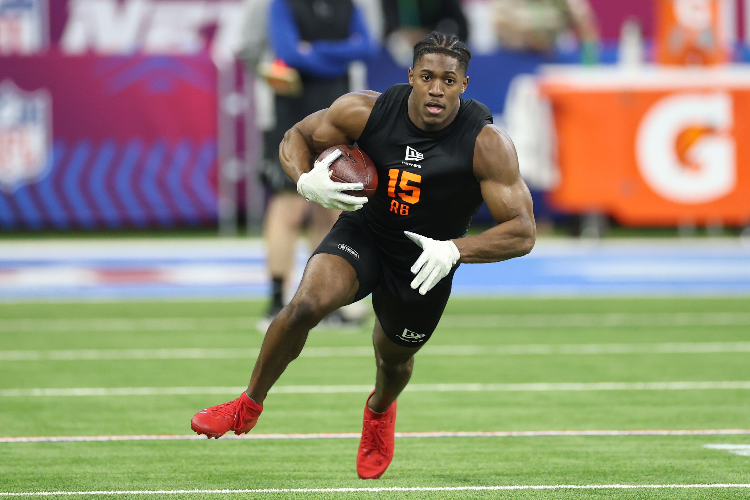 INDIANAPOLIS, INDIANA - FEBRUARY 28: Jadarian Price of the Notre Dame Fighting Irish participates in a drill during the 2026 NFL Scouting Combine at Lucas Oil Stadium on February 28, 2026 in Indianapolis, Indiana. (Photo by Stacy Revere/Getty Images)