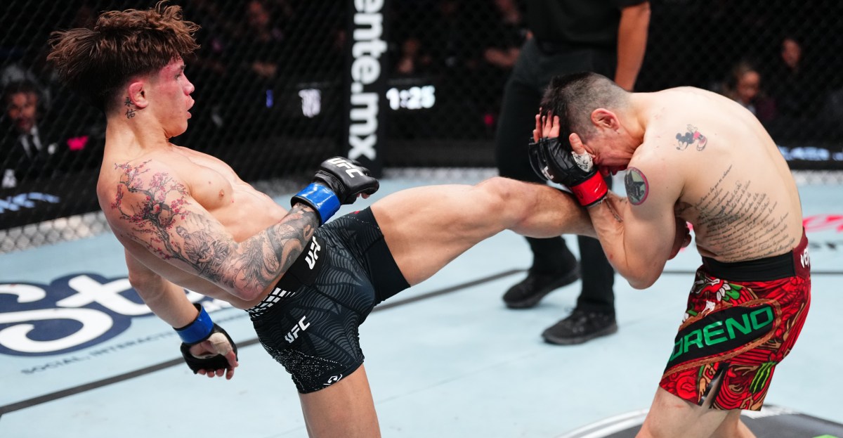 Lone’er Kavanagh pulls off shocking upset to beat Brandon Moreno in UFC Mexico main event