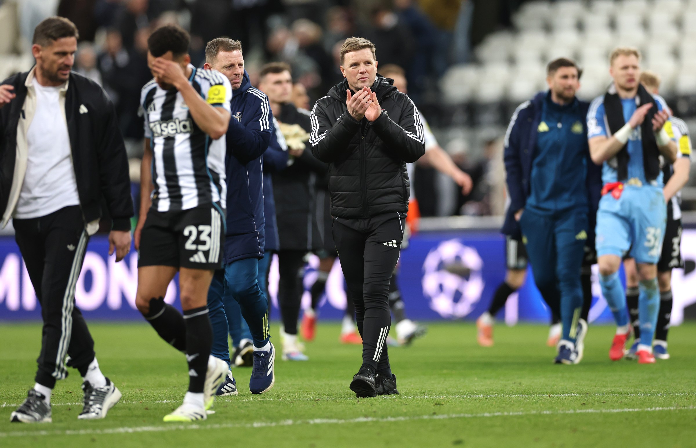 NEWCASTLE UPON TYNE, ENGLAND - MARCH 10: Eddie Howe, head coach of Newcastle United applauds the fans after the UEFA Champions League 2025/26 Round of 16 First Leg match between Newcastle United FC and FC Barcelona at St James’ Park on March 10, 2026 in Newcastle upon Tyne, England. (Photo by Stu Forster/Getty Images)