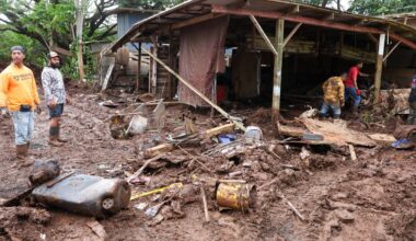 Worst Hawaii flooding in 20 years leaves some homes in mud as recovery begins: "We lost everything"