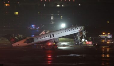 LaGuardia Airport crash: 2 killed after Air Canada plane hits fire truck on runway, source says