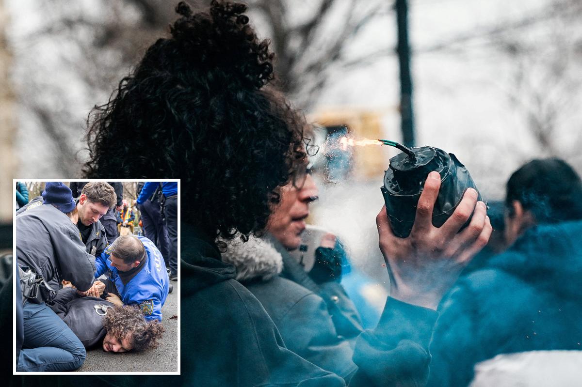Possible smoke bomb at Gracie Mansion sends people running for cover