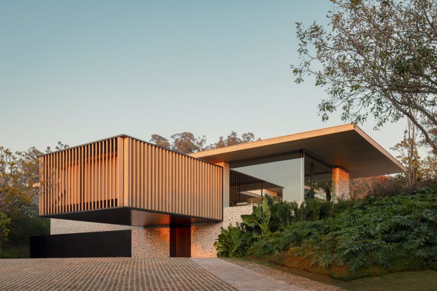 Grama House in Brazil by Studio Arthur Casas