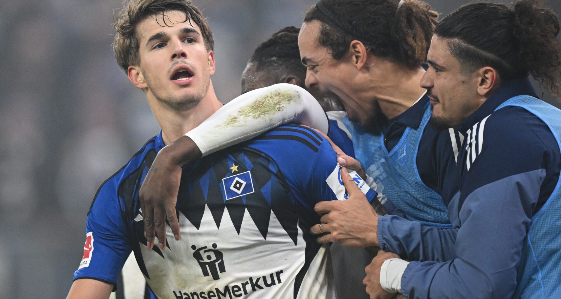 Barcelona open talks with agent of Spurs defender