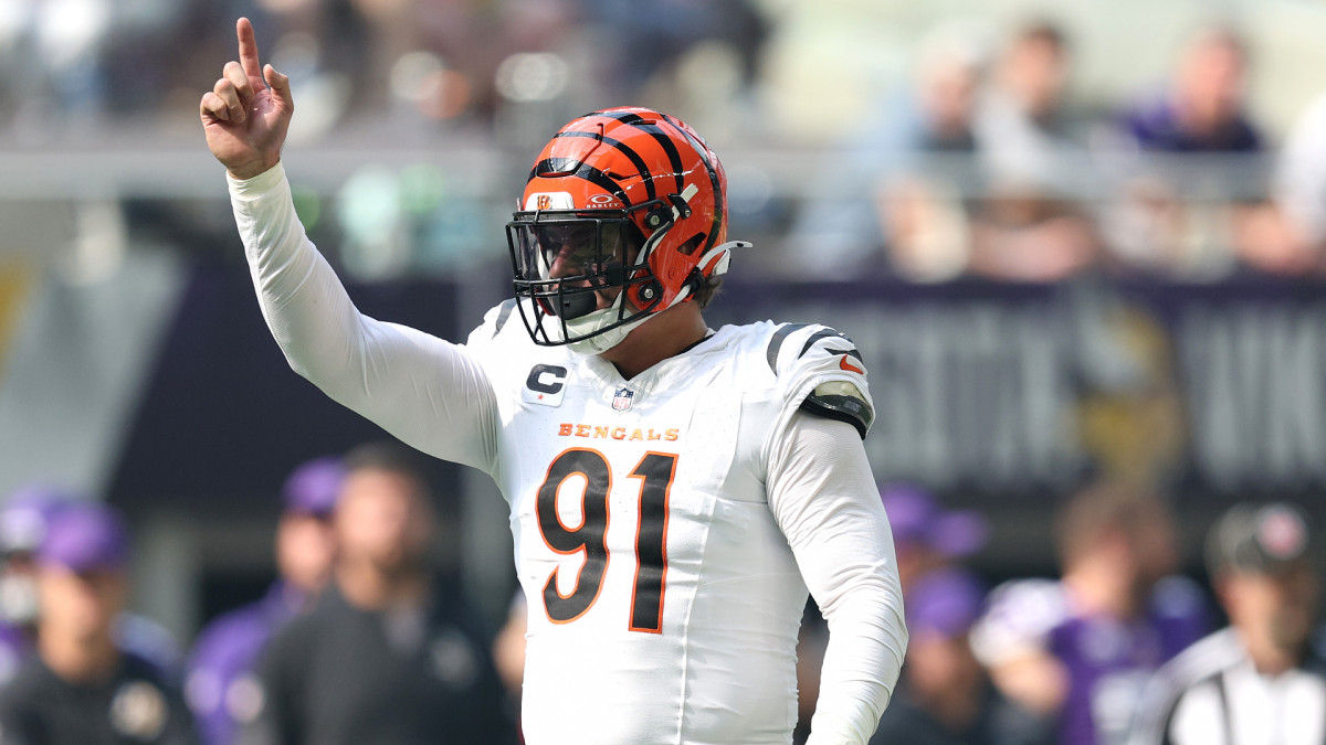 NFL free agency live updates 2026: Rumors, signings and trades