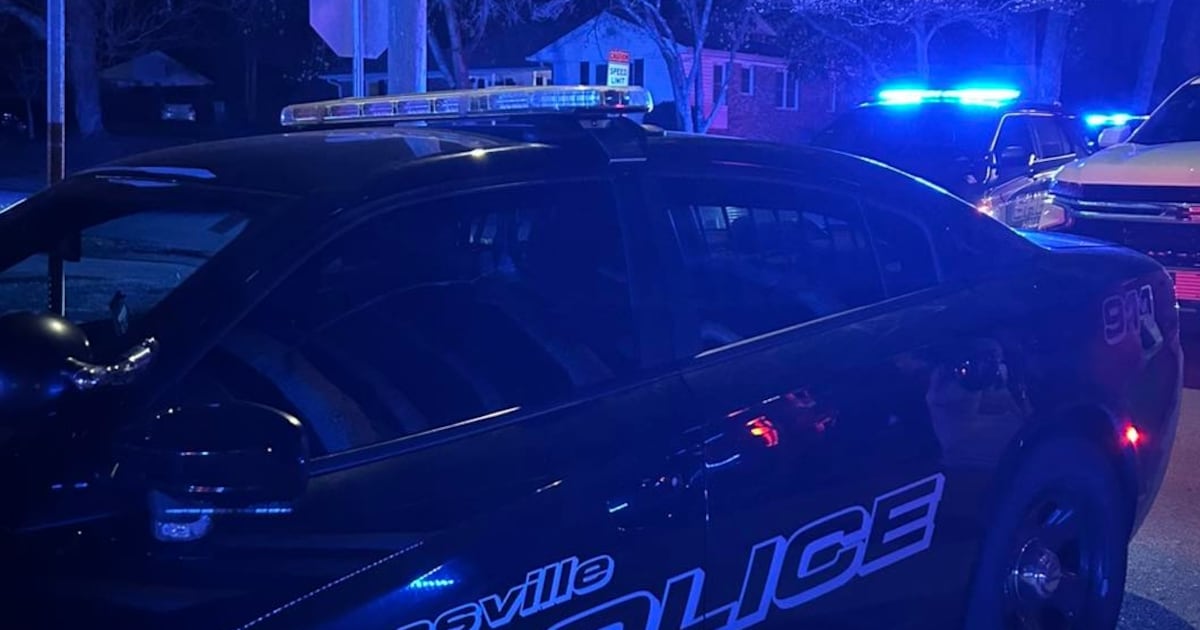 Officer shot, suspect dead after SWAT standoff in Gainesville – WSB-TV Channel 2