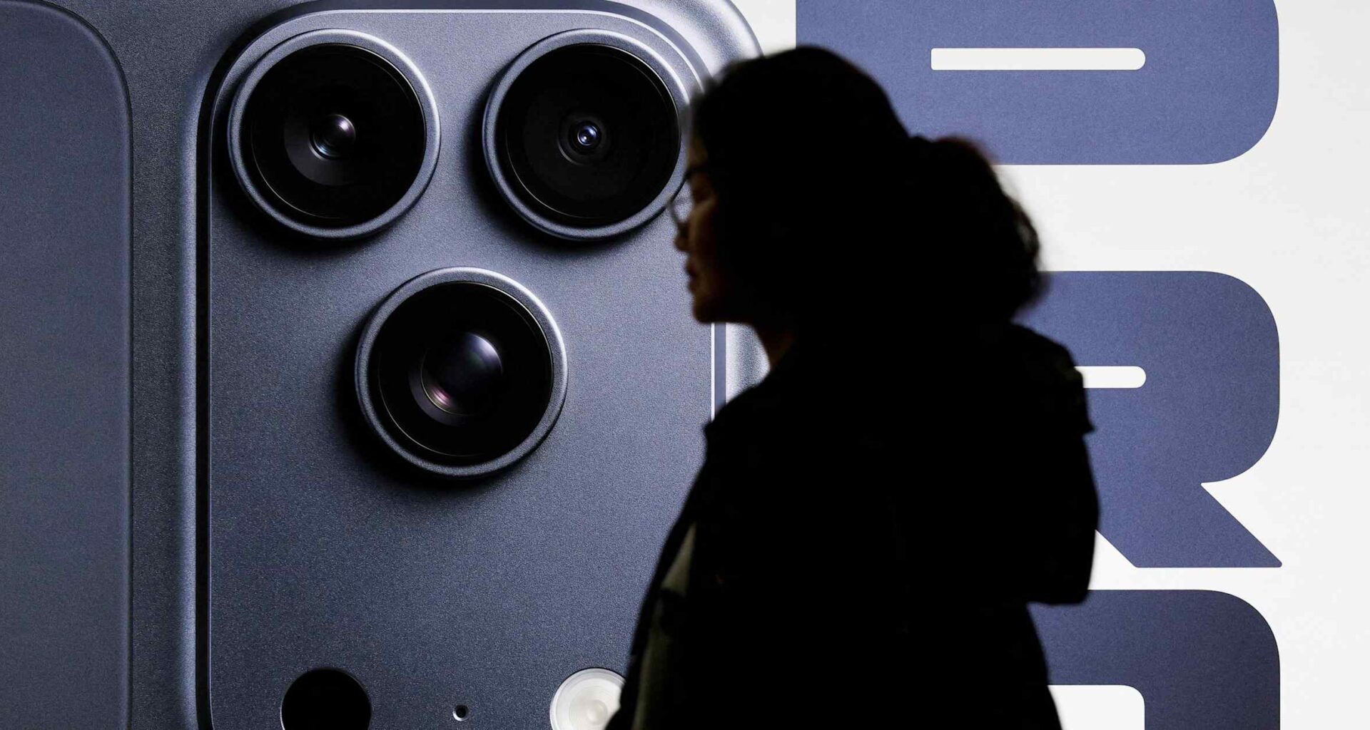 Steep price hikes hit China's smartphone market as memory crunch deepens