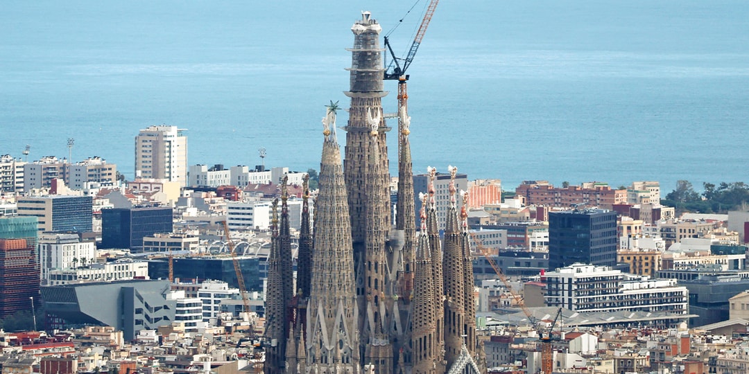 Final Piece of Antoni Gaudí's Sagrada Familia Central Tower Installed