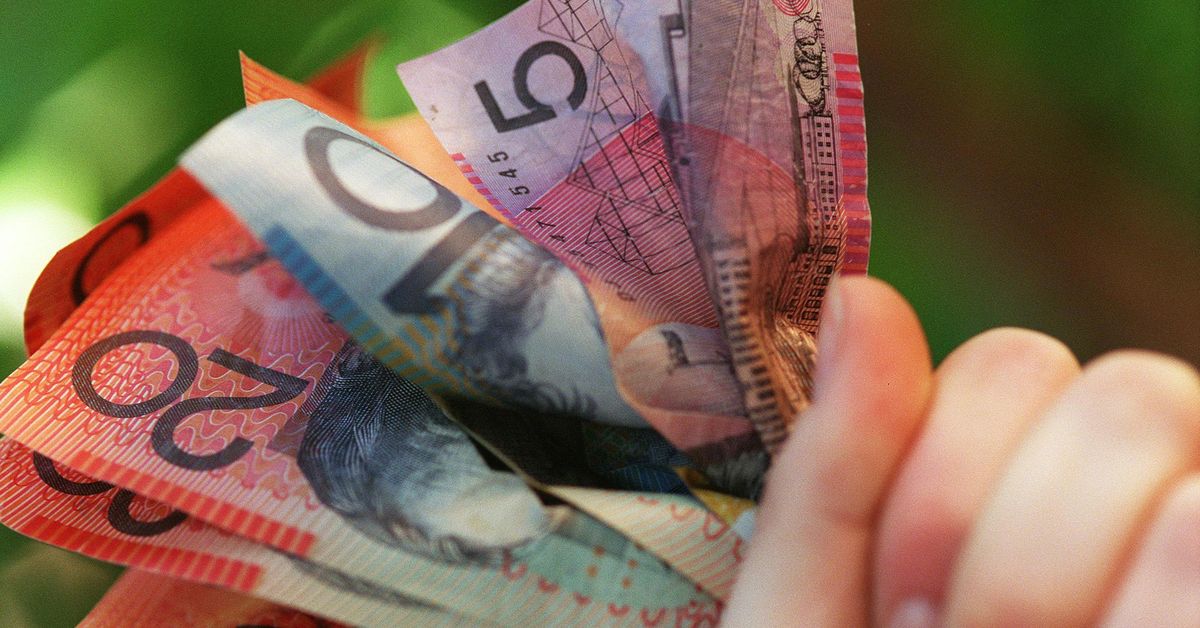 Pro-cash advocates call on the government to expand the cash mandate to Bunnings, McDonald's and Kmart