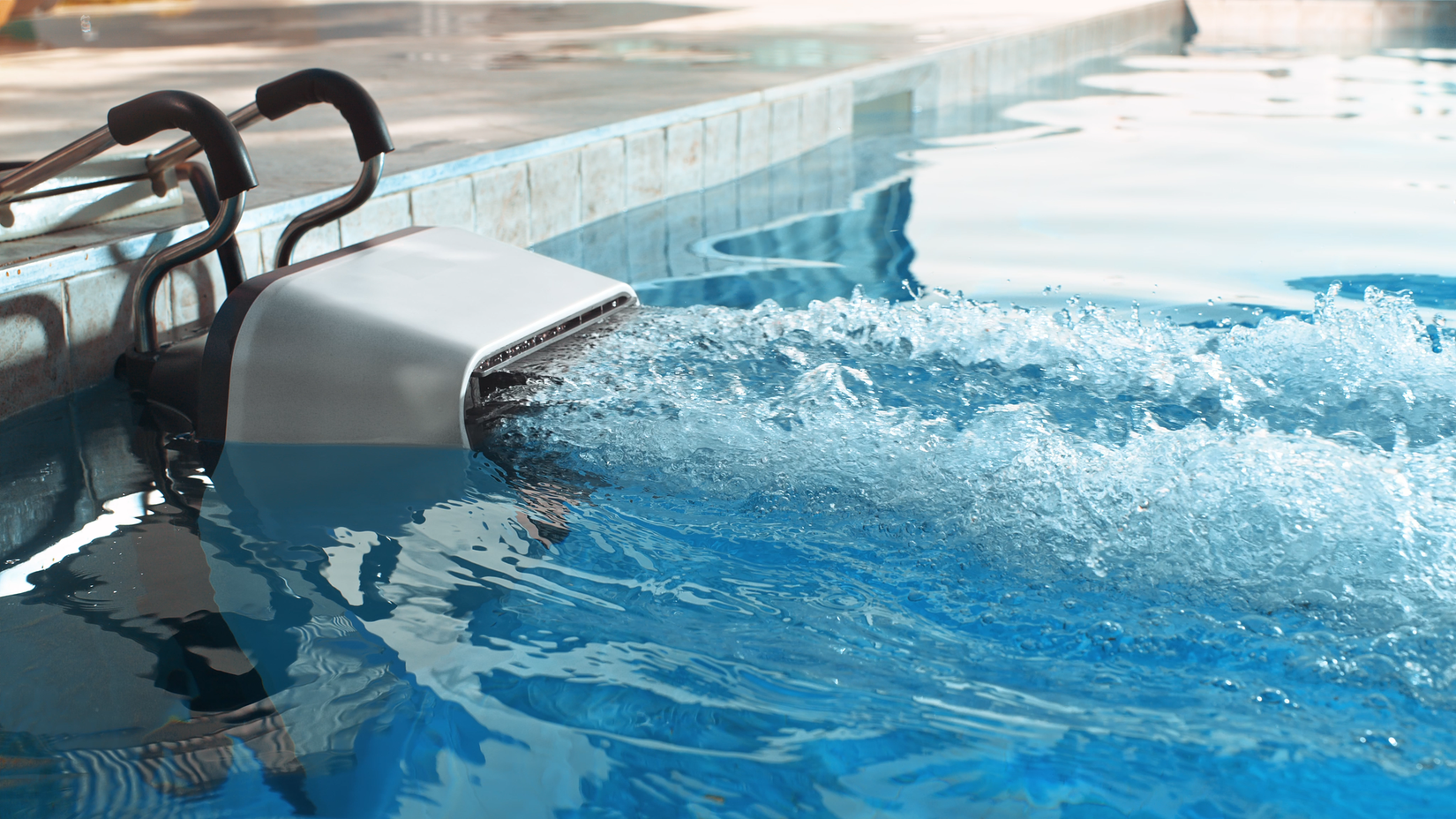 iGarden Sdwim Jet Series X attacvhed to pool edge-1