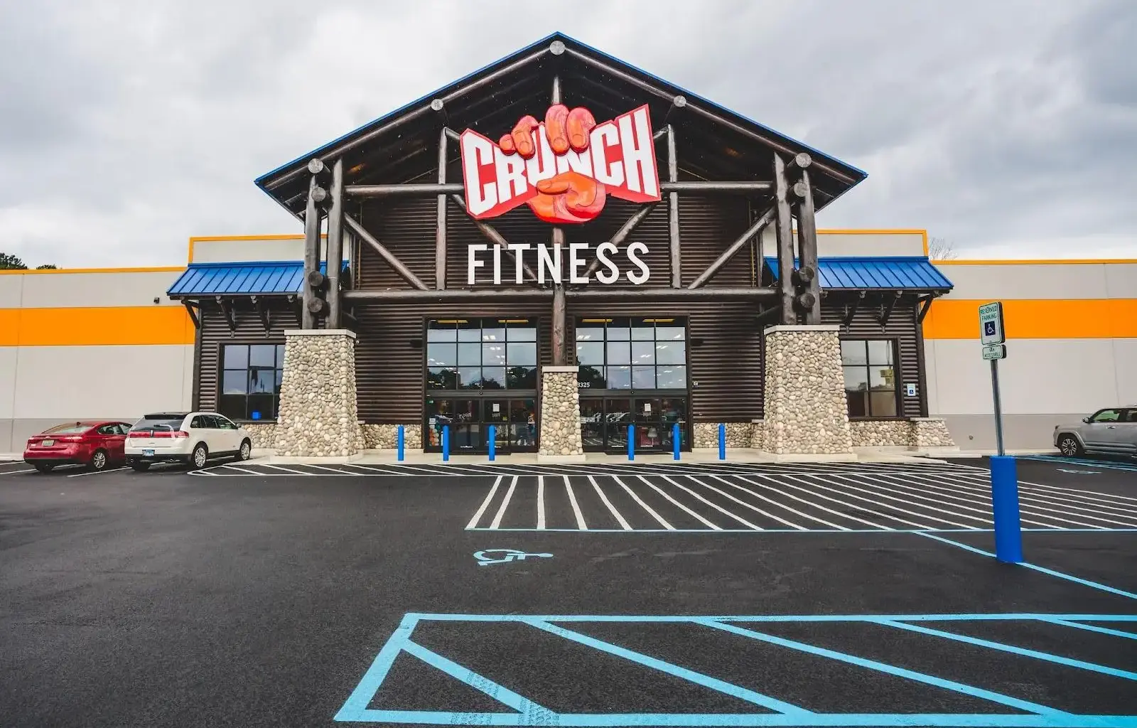 Crunch Fitness gym exterior