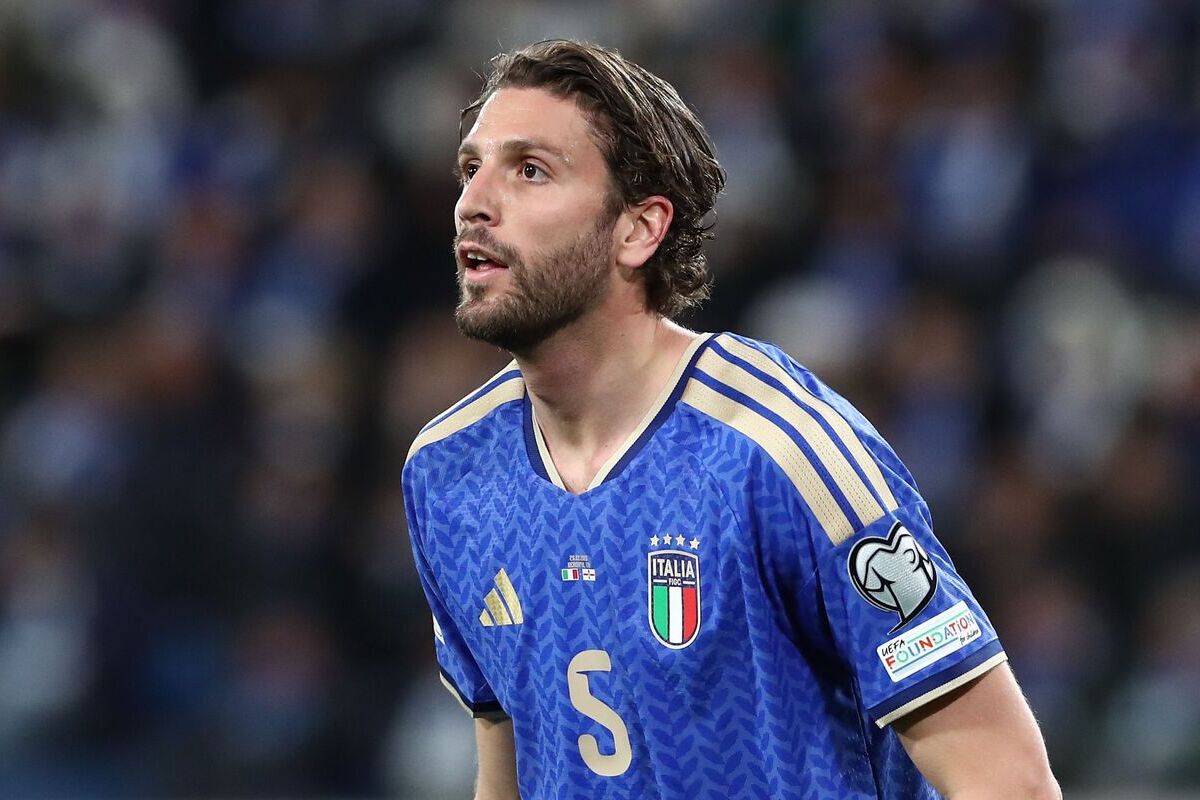 BERGAMO, ITALY - MARCH 26: Manuel Locatelli of Italy looks on during the FIFA World Cup 2026 European Qualifiers KO play-offs match between Italy and Northern Ireland at Stadio di Bergamo on March 26, 2026 in Bergamo, Italy. (Photo by Marco Luzzani/Getty Images)