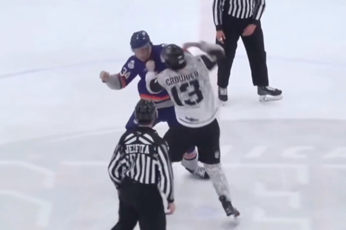 Capitals prospect Jackson Crowder throws countless heavy punches in USHL Fight of the Year candidate