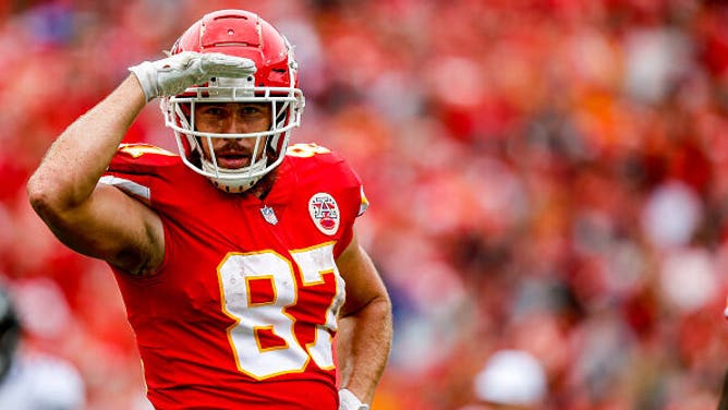 Chiefs' Travis Kelce Focusing On Team, Considers Money 'Secondary'