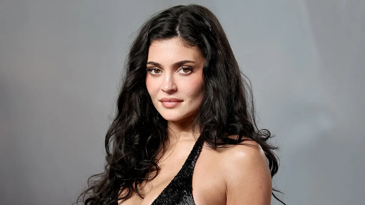 Kylie Jenner posing at the Vanity Fair Oscar Party at Los Angeles County Museum of Art