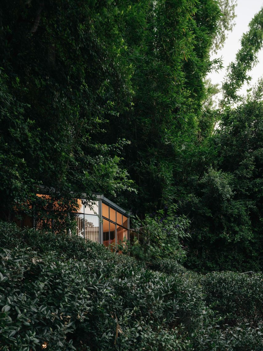 Lisbon townhouse by McLean Quinlan