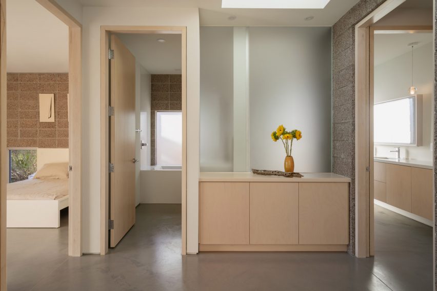 Moon Valley Residence by Benjamin Hall Design