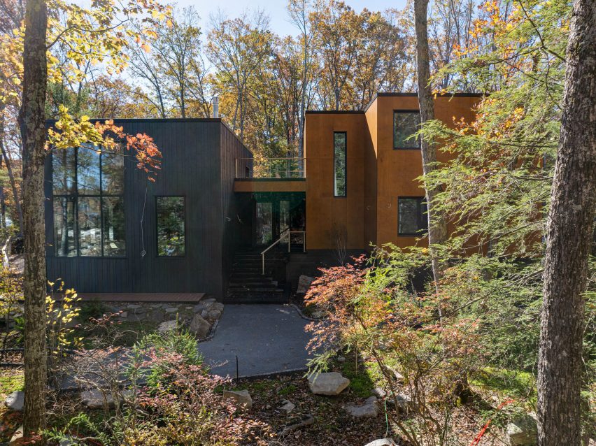 Photo of the Mountain Home in Hawley by Emaki architects