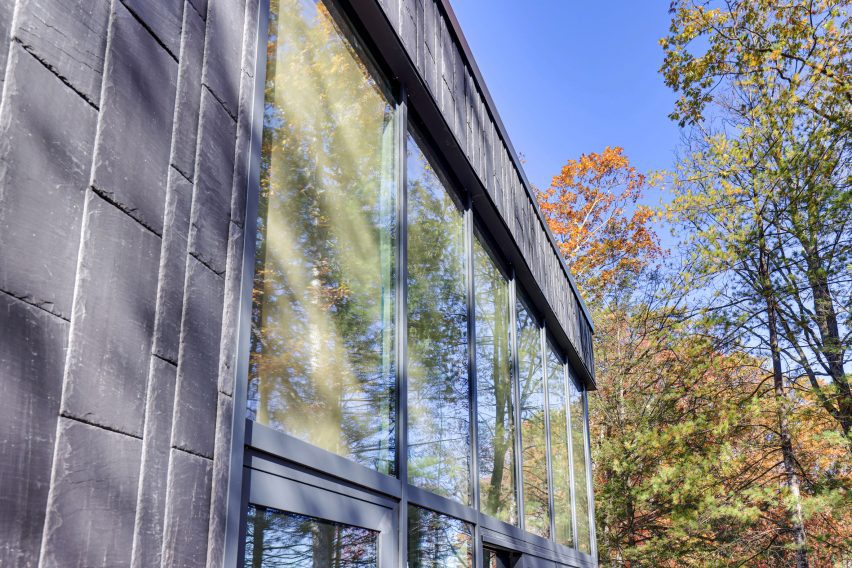 Close-up photo of Cupaclad cladding on a mountain home showing the Random pattern with different sizes of slate