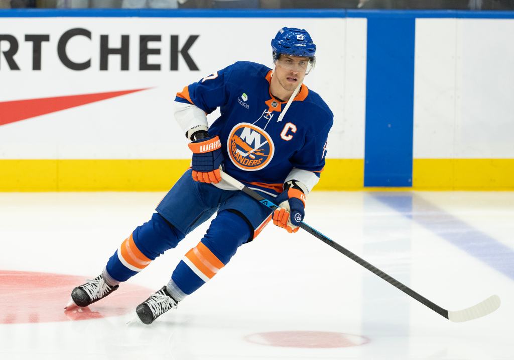 New York Islanders left wing Anders Lee (27) skates during warmups.
