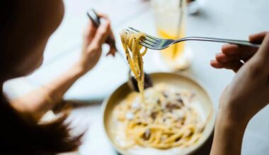 Nutrition Experts Agree This Is What You Should Eat At Night