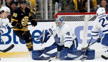 Stolarz helps Maple Leafs defeat Bruins following injury scare