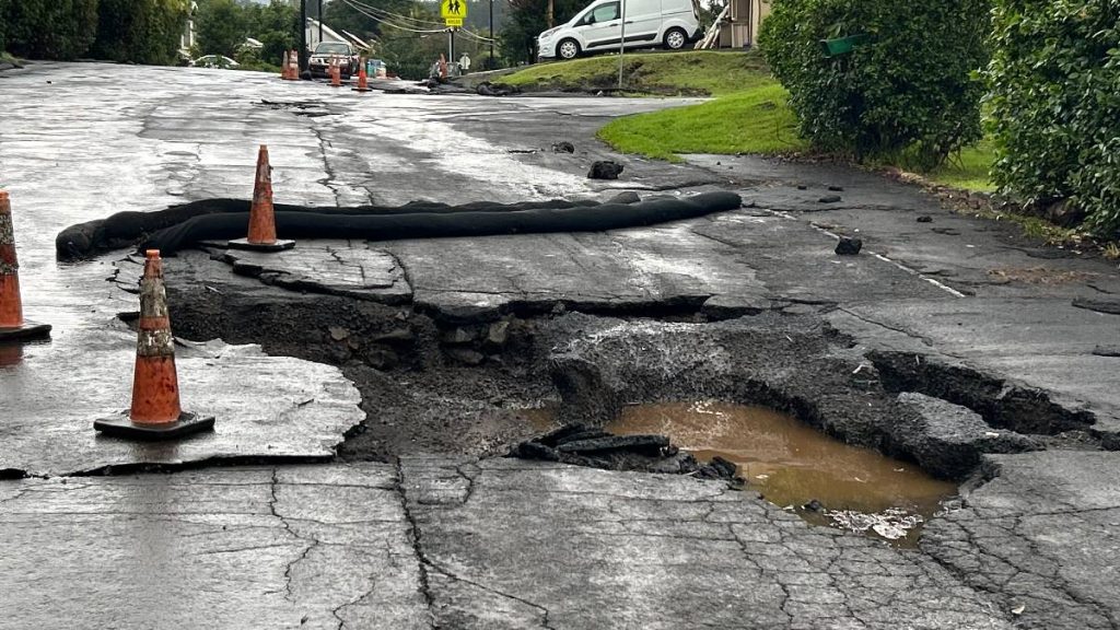UPDATE: Hawai‘i County remains under flood watch until 7:45 p.m. Tuesday; 400 damage reports filed from Kona low storms : Big Island Now