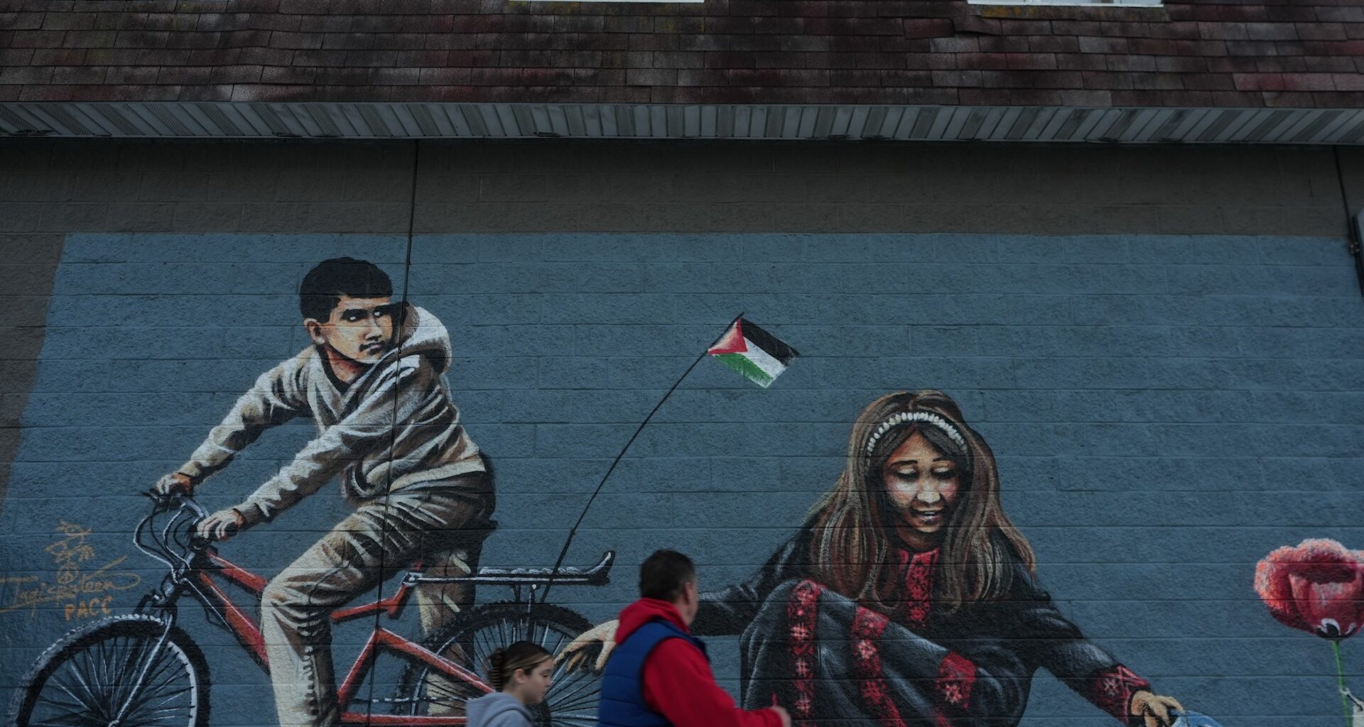 For U.S. Muslims, immigration crackdown fears, new war worries and anti-Muslim rhetoric cloud Ramadan