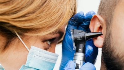 To safely remove earwax, it is important to get help from a healthcare professional. (Pexel)