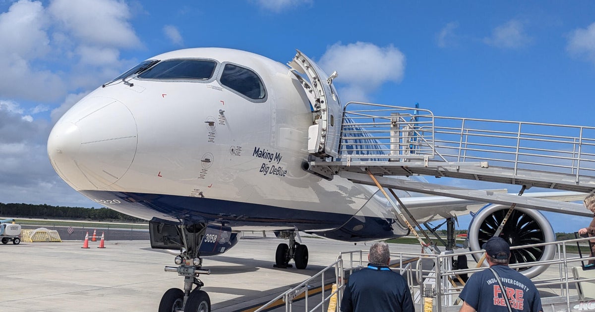 Bomb threat leaves Boston JetBlue passengers stuck on tarmac for hours