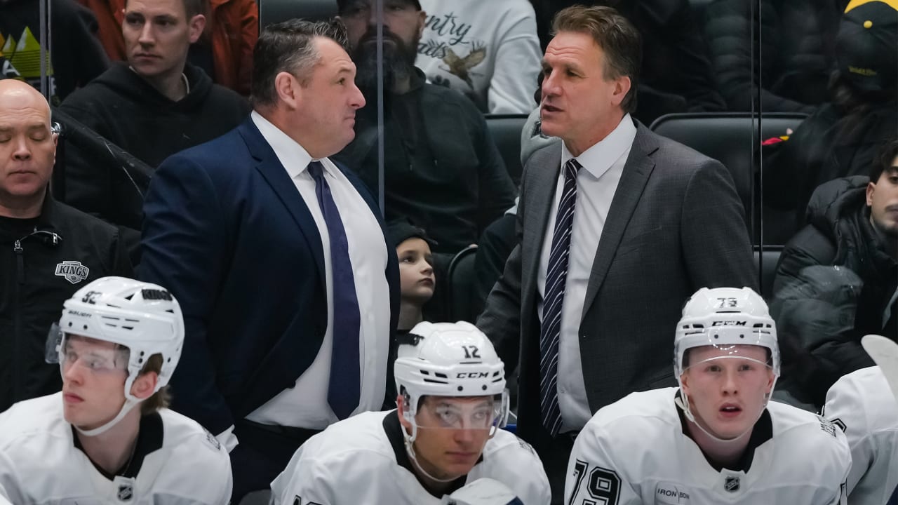 Hiller fired as Kings coach, replaced by Smith