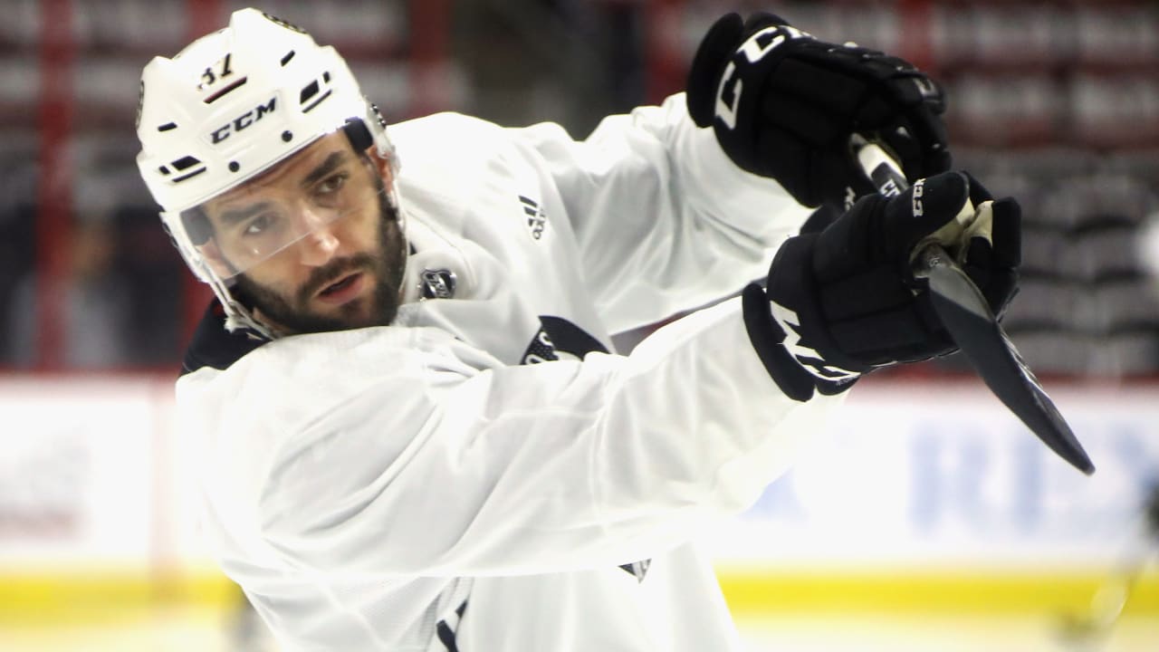 'Legend' Bergeron gives pointers to Bruins' young forwards