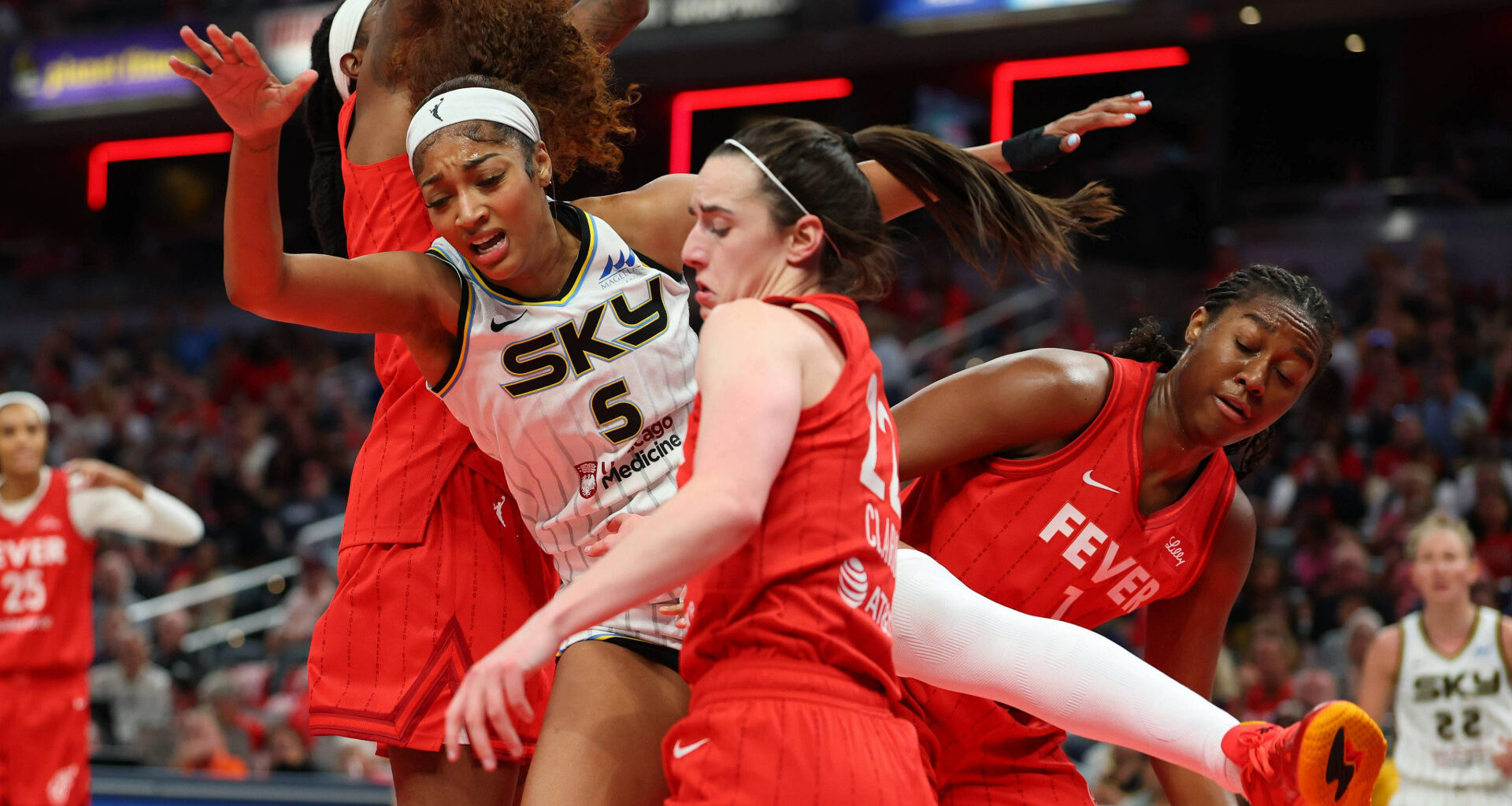 Caitlin Clark Leaves Angel Reese Hanging on High-Five in Team USA Game