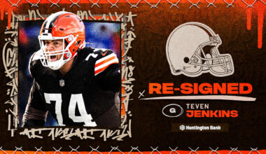 Browns re-sign G Teven Jenkins
