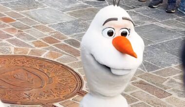 Disney's AI Olaf Animatronic Malfunctions at Disneyland Paris Debut