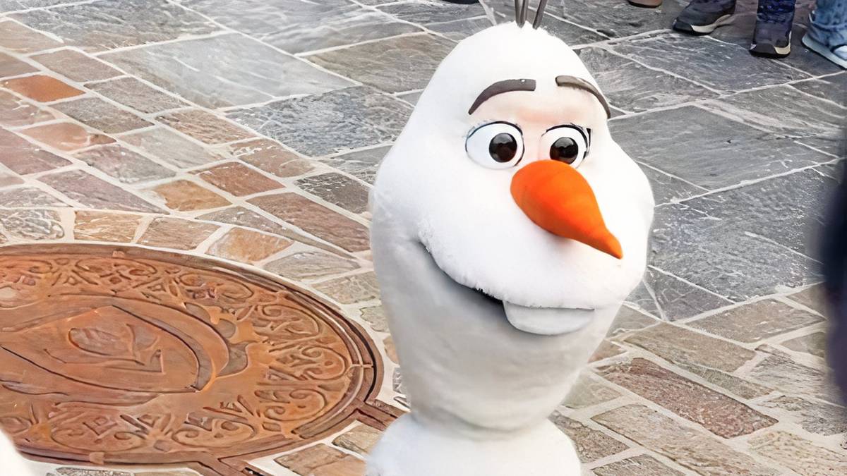 Disney's AI Olaf Animatronic Malfunctions at Disneyland Paris Debut