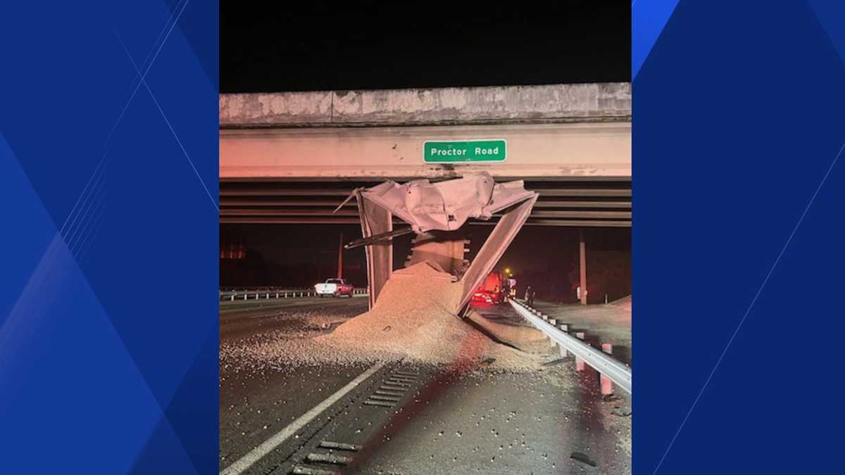 Dump truck slams into overpass along I-75 in Sarasota County