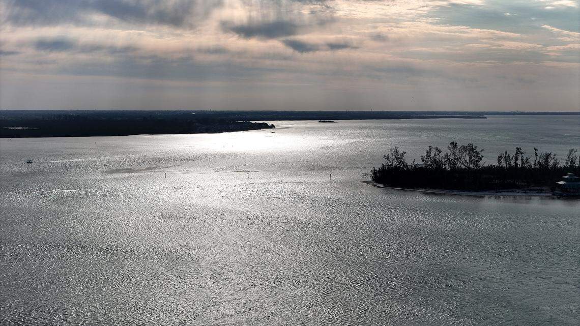 14,000 gallons of sewage spilled in Sarasota Bay waters