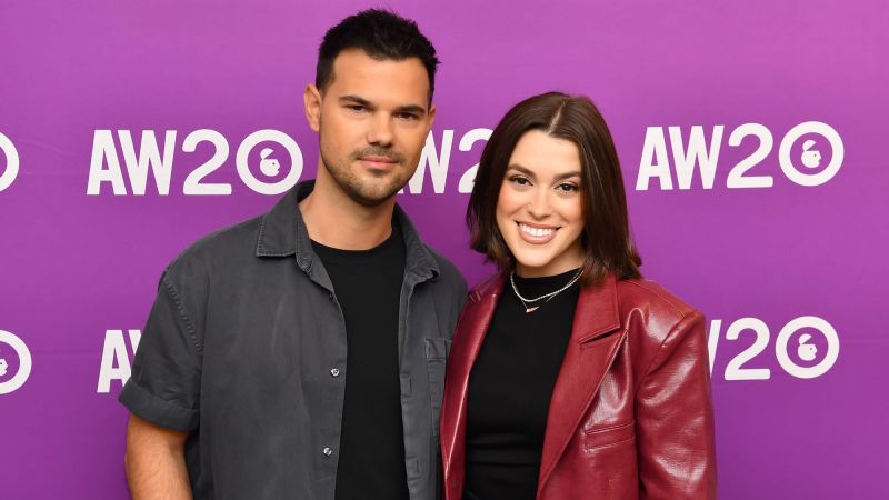 Taylor Lautner and wife (also Taylor) are expecting their first child