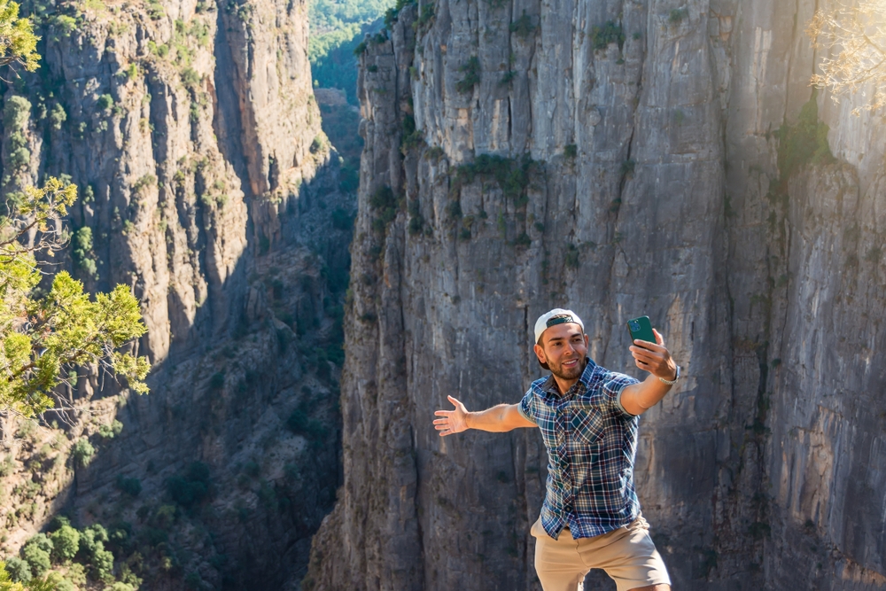 selfie taker near cliff