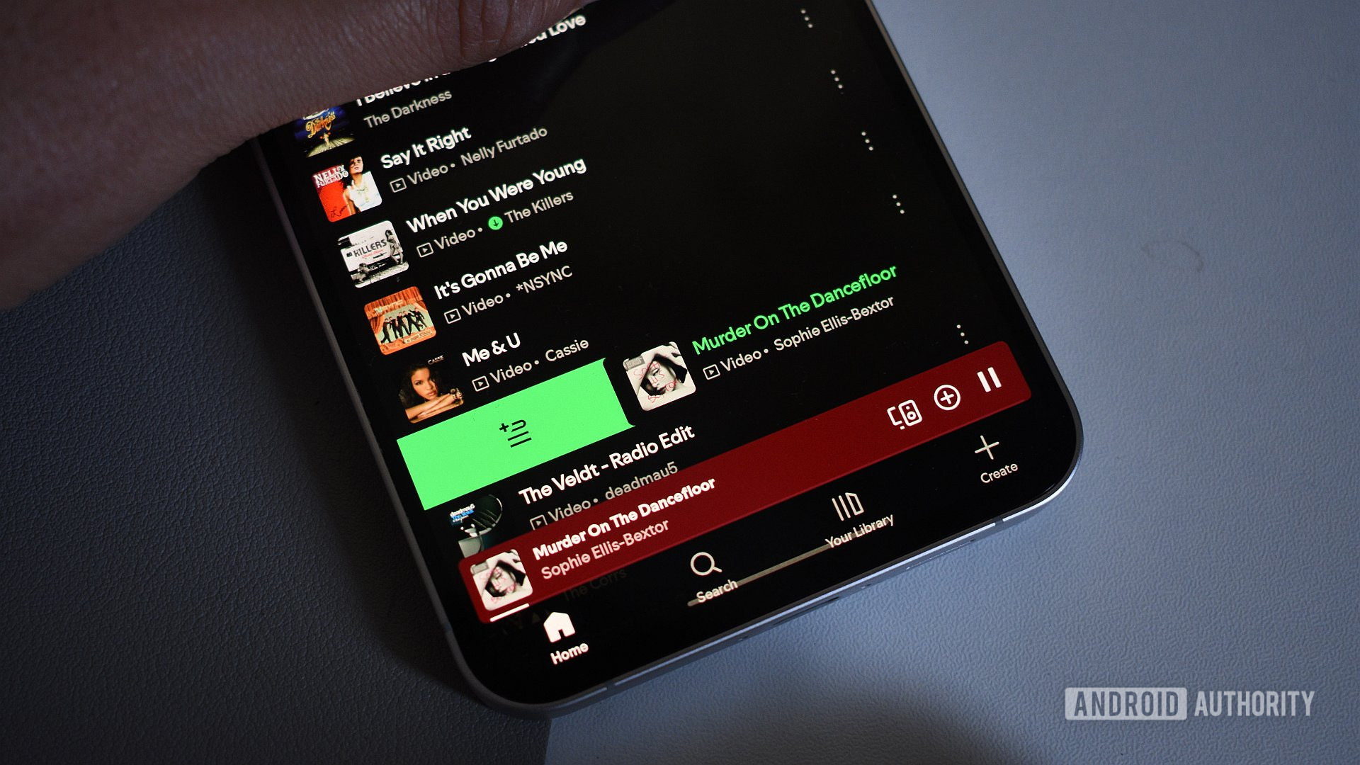 spotify android app swipe to add to queue gesture 1