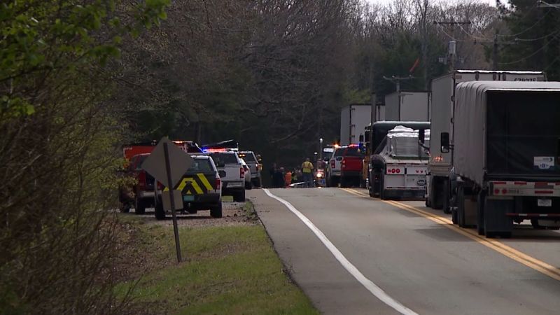 2 students dead and at least 7 other people injured in Tennessee school bus crash
