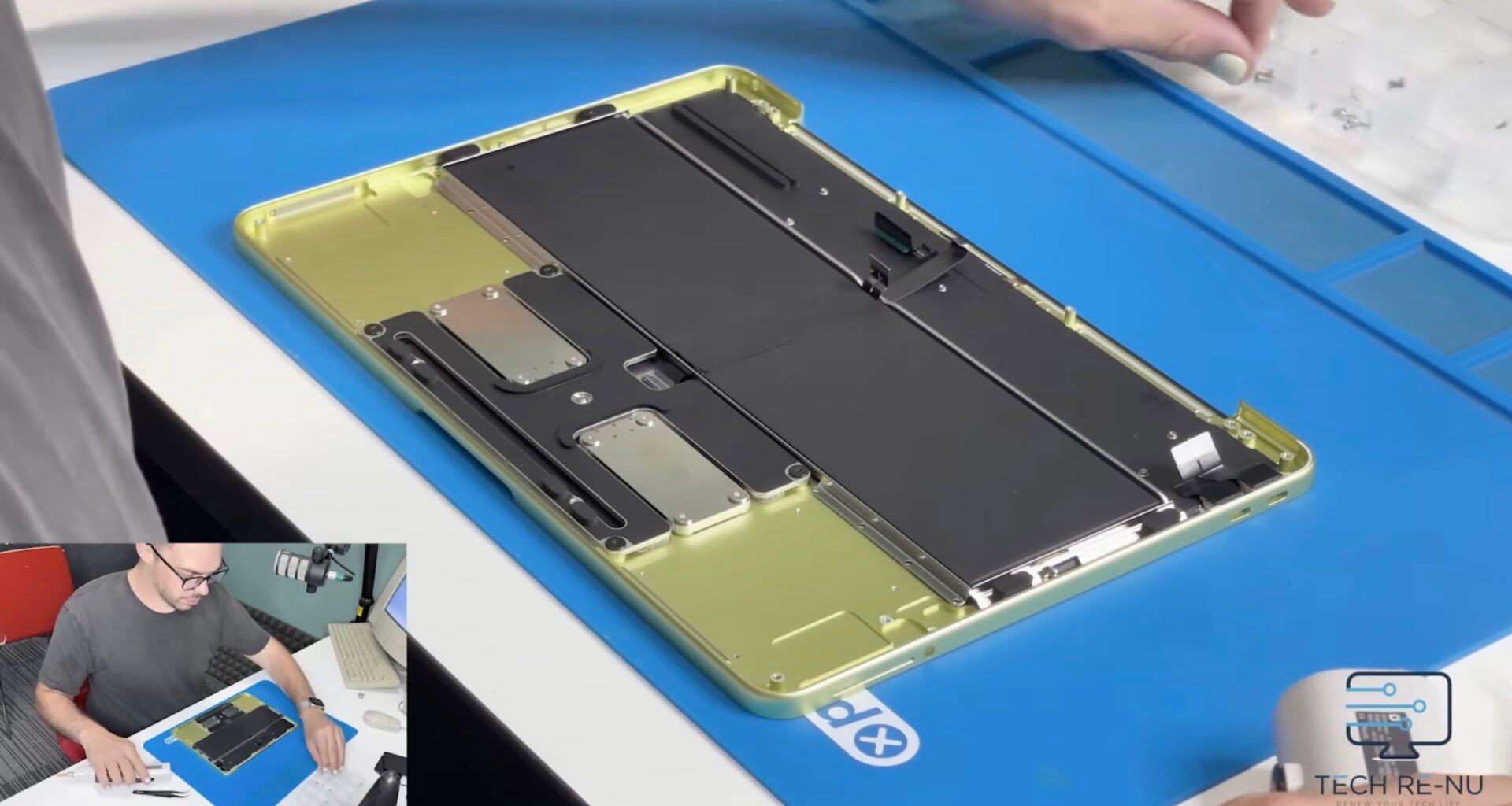 MacBook Neo Teardown: Modular Ports, Glue-Less Battery, Zero Tape