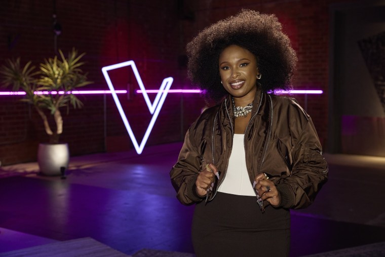 Alumni coach Jennifer Hudson returns to help mentor Team Kelly during coaching rehearsals