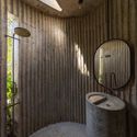 Tropical Shift House / O2 Design Atelier  + Choo Poo Liang Architect - Interior Photography, Bathroom, Wood