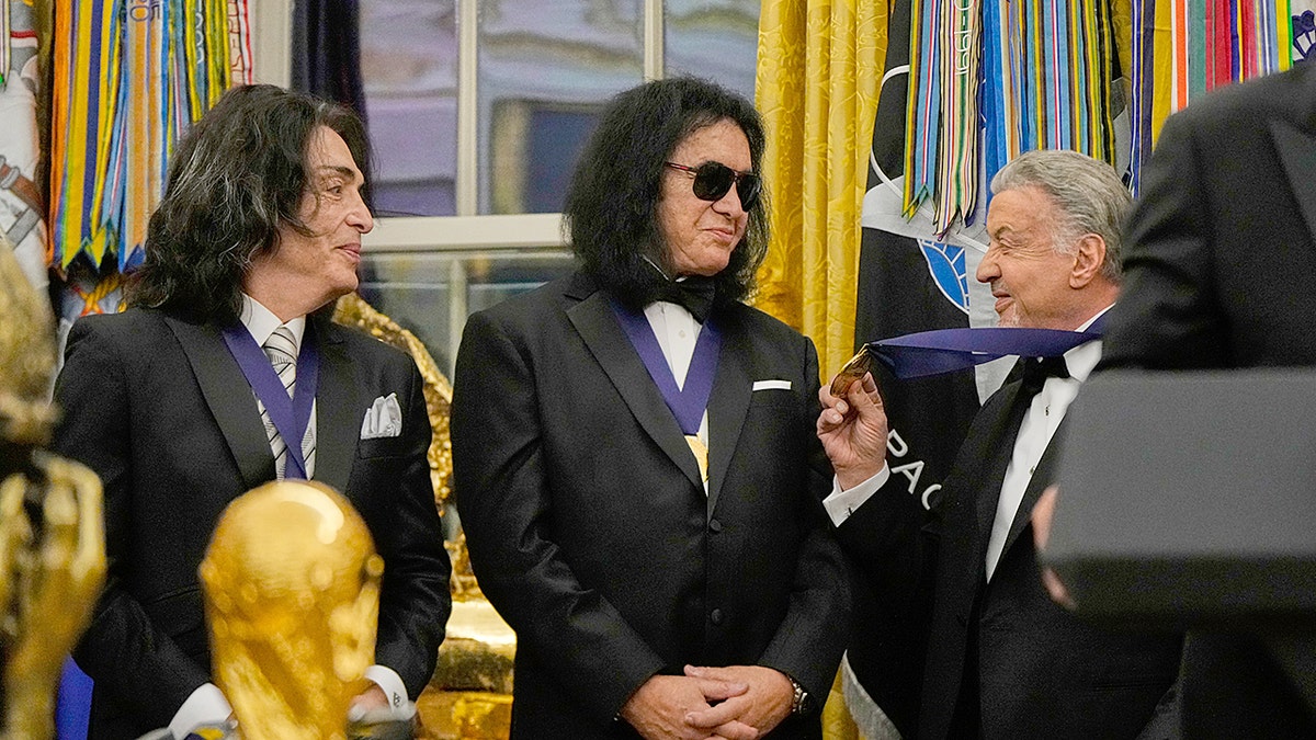 Sylvester Stallone, Gene Simmons and Paul Stanley recieve the Kennedy Center Honors medal from President Trump